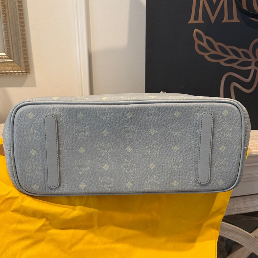 MCM Misty Gray Visetos Aren Shopper Zipper Tote NWT Dustbag, Cards, Shopping Bag - Picture 6 of 10